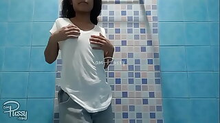 Appealing teen Filipina takes shower